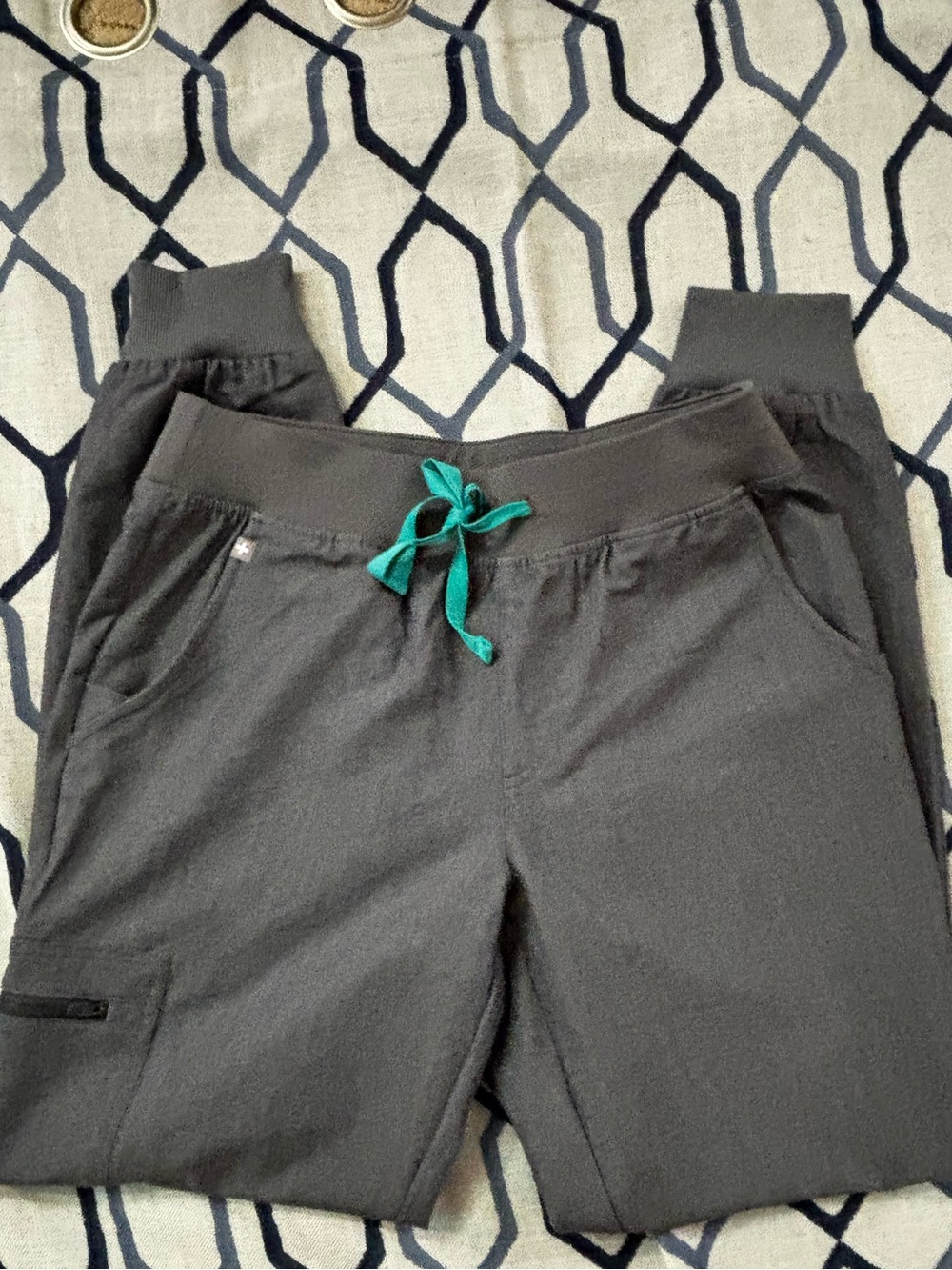 Figs Women’s Zamora Jogger Scrub Pant in Graphite size small regular NWOT
